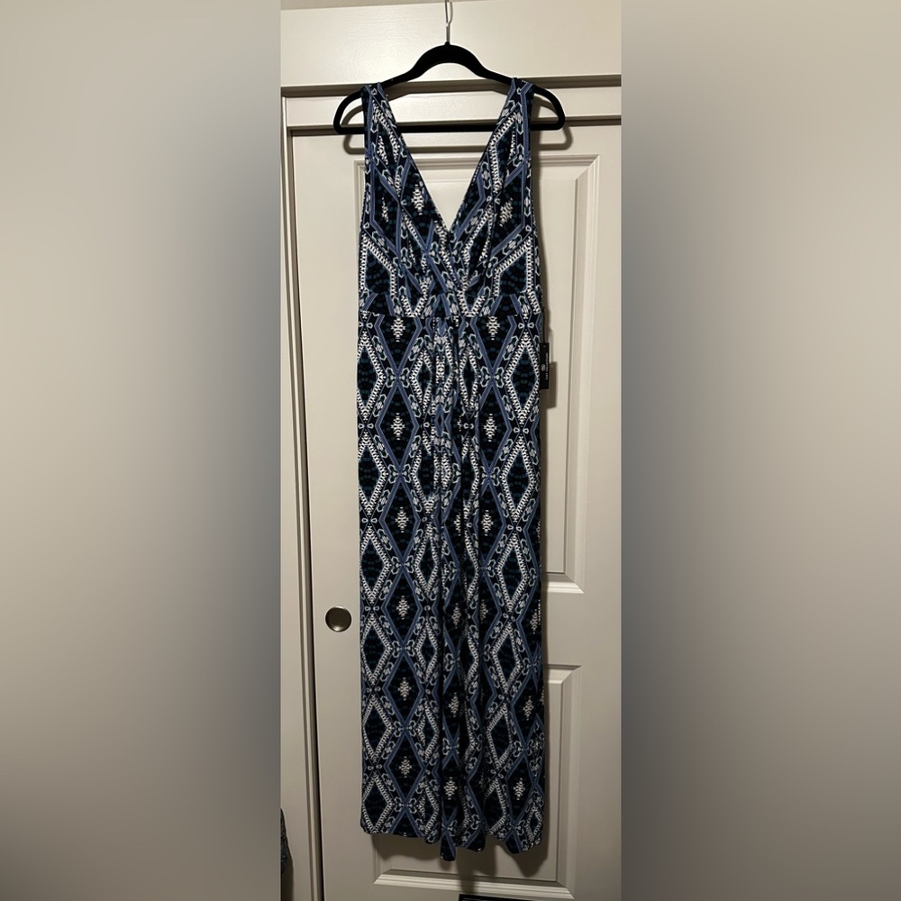 Beautiful maxi dress never used. Still has tags!!!